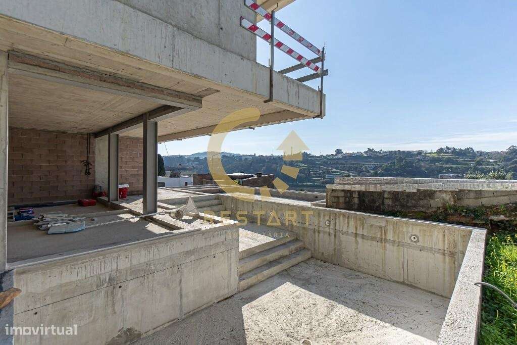 Moradia T4 de Luxo com Vistas Deslumbrantes sobre o Rio Douro-39