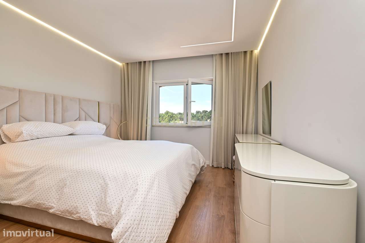 Apartamento Renovado em Cascais com Terraço e Garagem-23