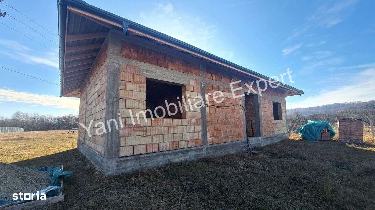 Casă de vânzare în comuna Șuici, sat Șuici, județ Argeș. - Imagine principală: 2/19