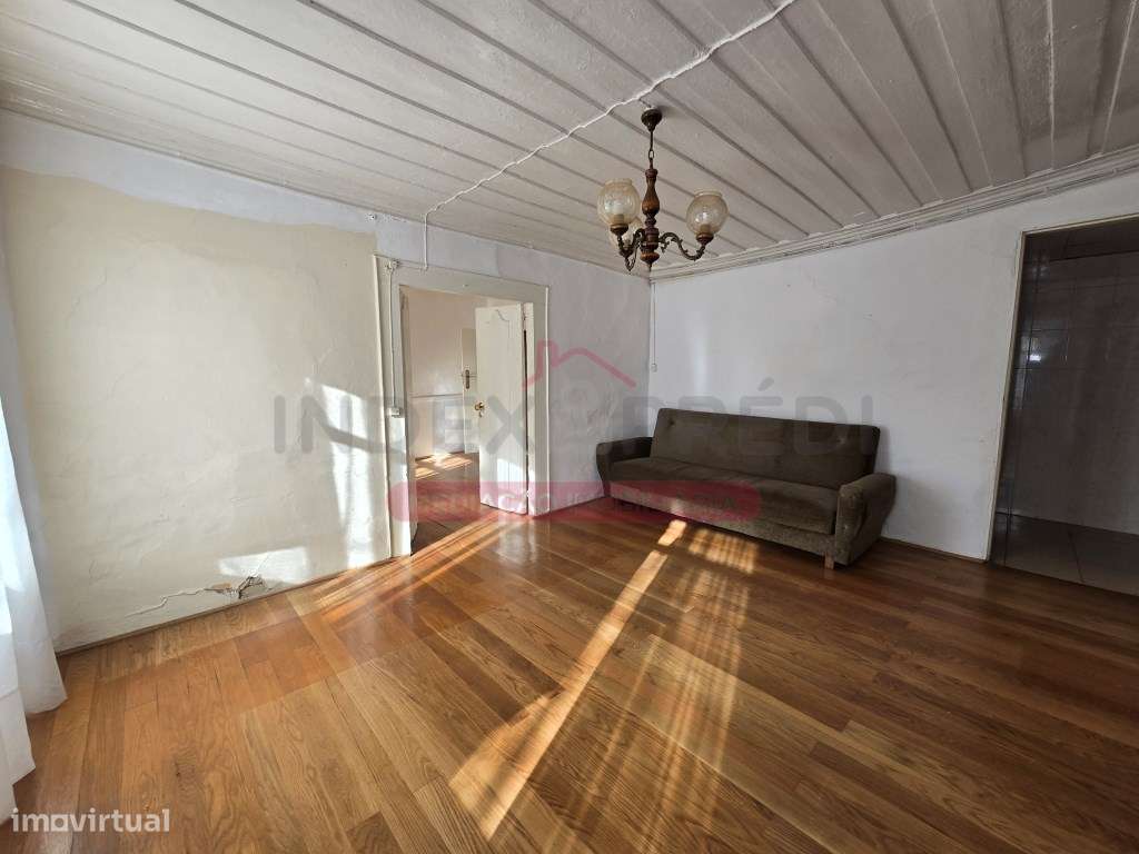 Prédio com varias frações Autónomas - Venda Judicial - Guarda-28