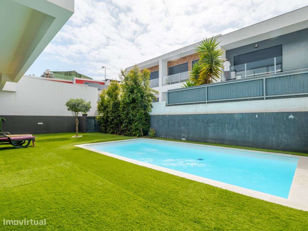 Moradia T4 Quinta de Santa Maria Charneca Piscina e Garagem-4