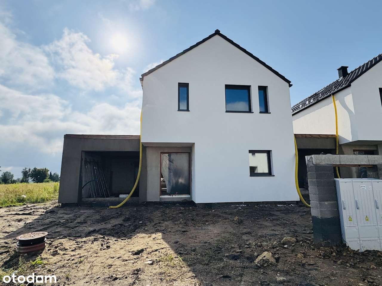 Nowy dom połączony tylko garażem z sąsiadem,TOP!!!-0