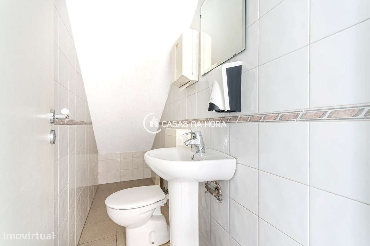 Andar de Moradia  convertida em clínica | Potencial para habitação ...-14