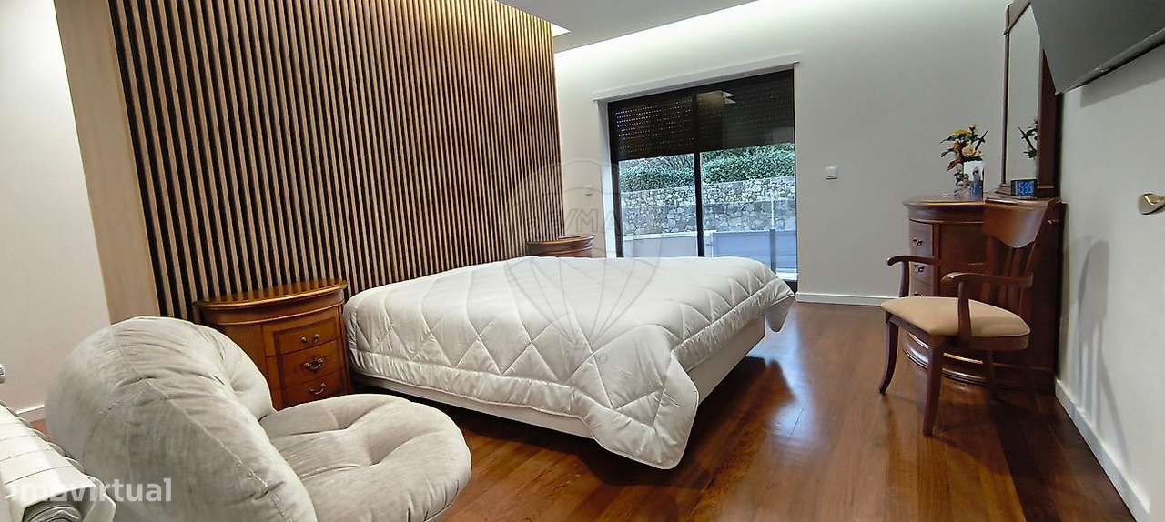 Moradia T4 para venda-26