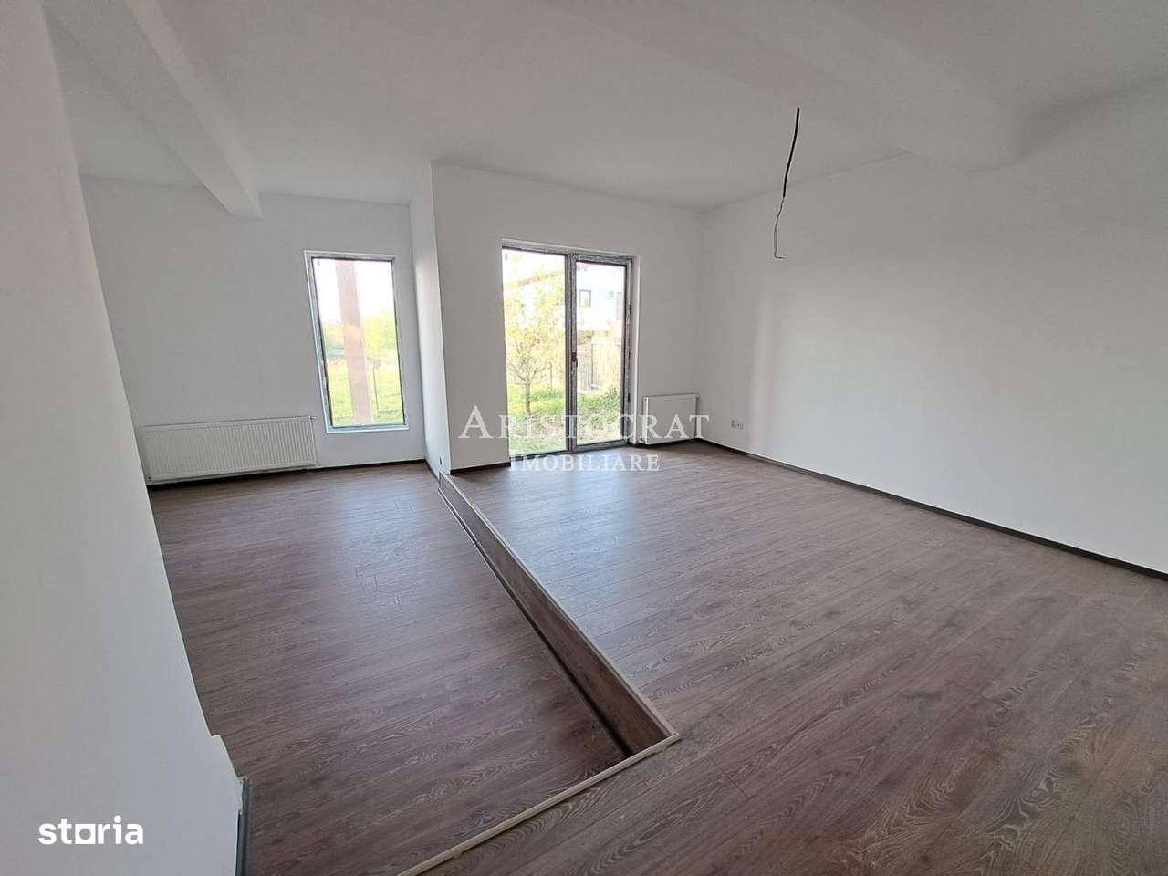 Vila Tip Duplex  generoasa cu vedere lac - Imagine principală: 5/15