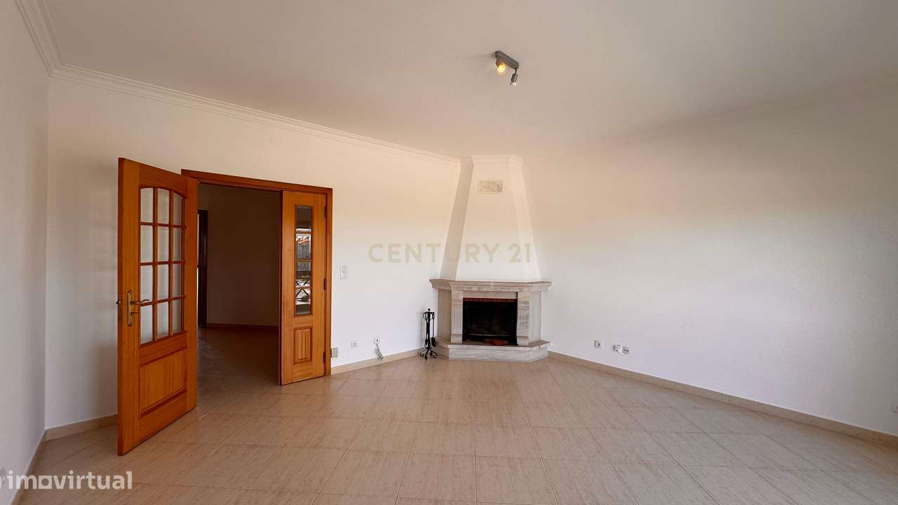 Excelente T4 no Montijo com Garagem e Arrecadação.-4