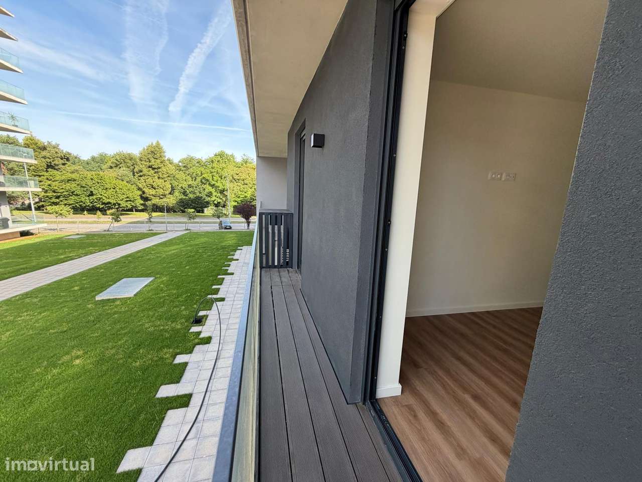 Apartamento T2 Varanda Garagem Pronto Habitar Parque Lavandeira-11