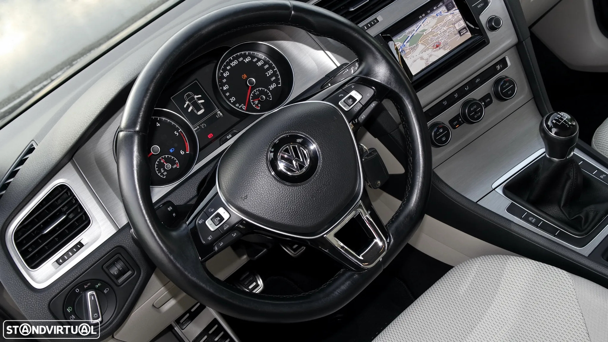 VW Golf Variant 1.6 TDi BlueMotion Confortline - 27