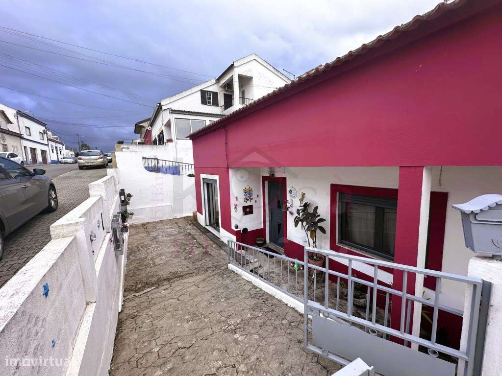 Moradia T3 de Excelência com Suíte, Jardim e Sótão Aproveitado - Pr...-0