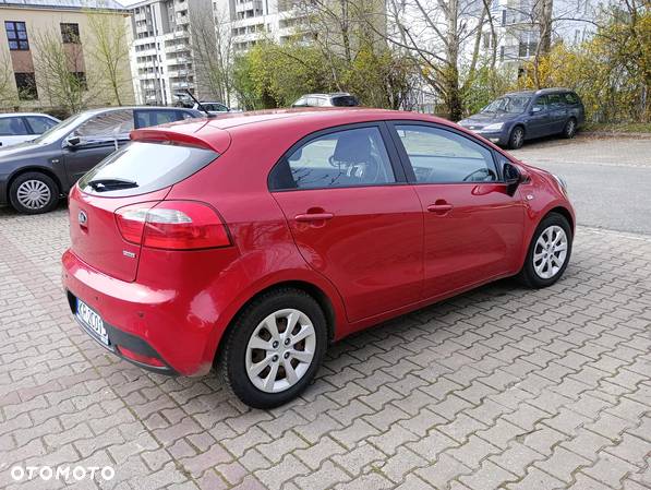 Kia Rio - 8