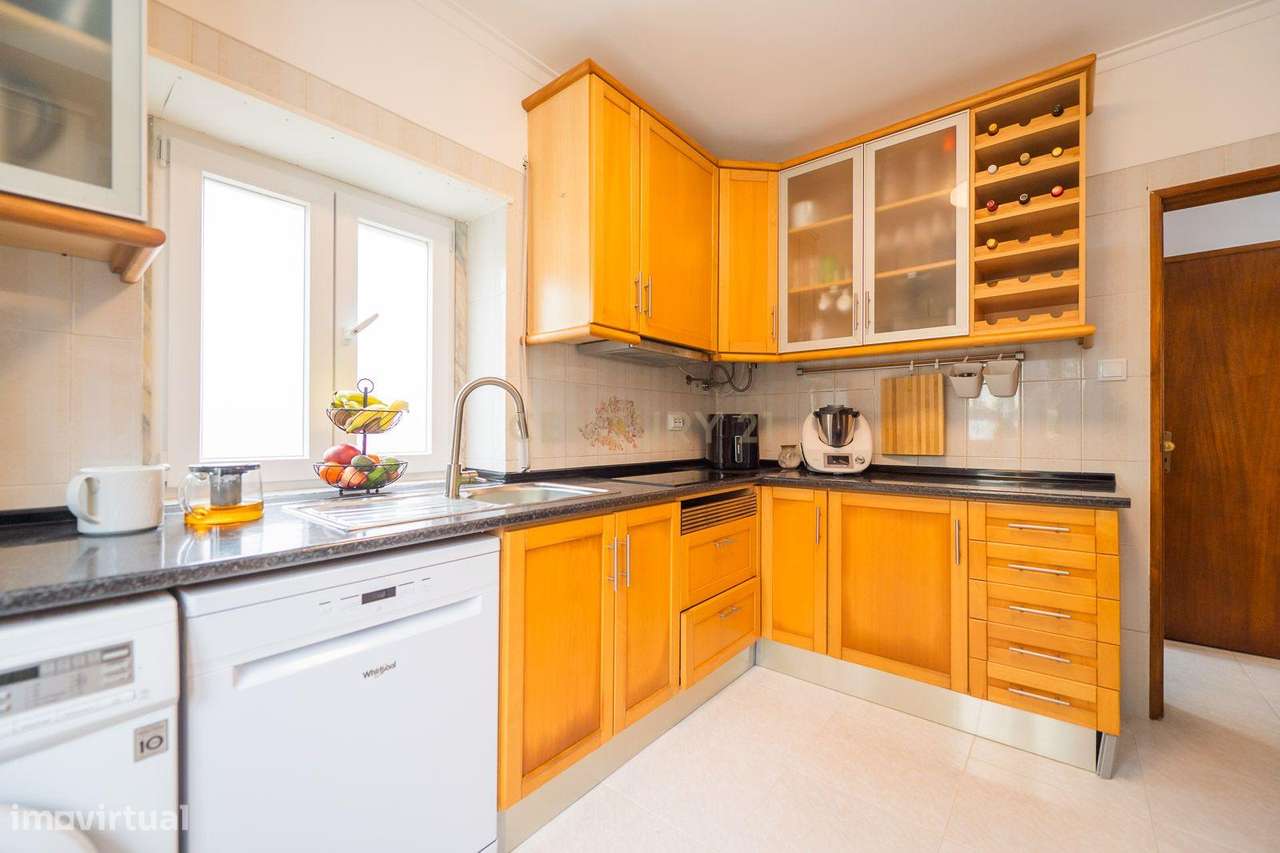 Propriedade com duas moradias geminadas-8