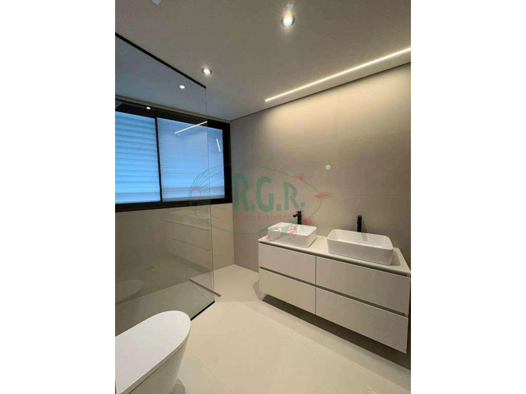 T4 Único no Piso | Terraço (48.40m2) | Box 2 Carros e Arrumos | SÃO...-20
