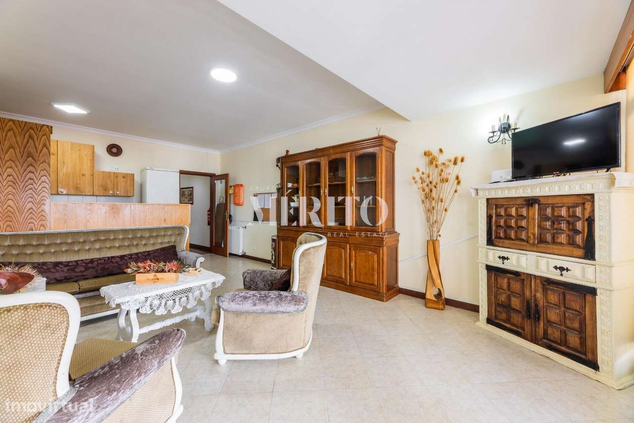 Moradia com Alojamento Local-17