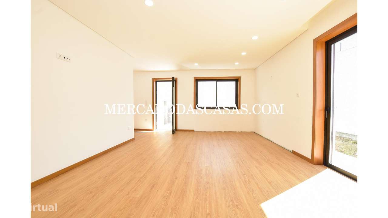 Moradia T3 Nova em S.M.Feira, junto ao castelo-11