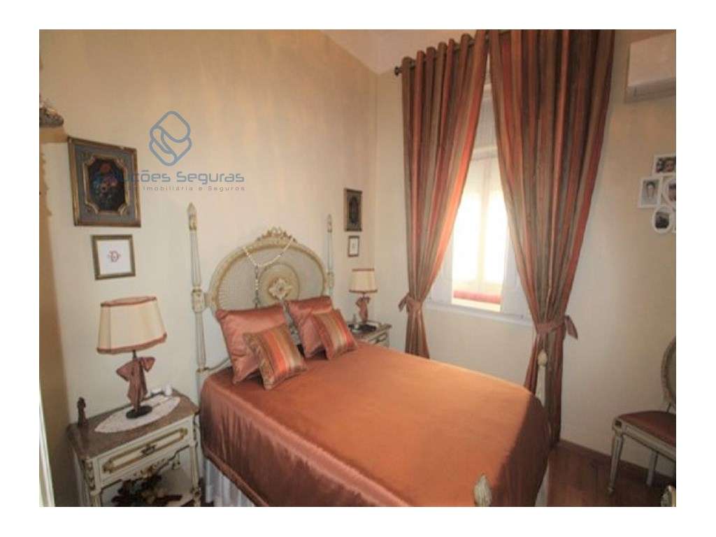 Prédio, com 2 andares com utilizações independente - Centro Moita-10