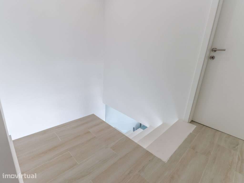 Moradia T4+1 Nova com Piscina Aquecida e Ginásio em Vidro Luxo, Con...-9