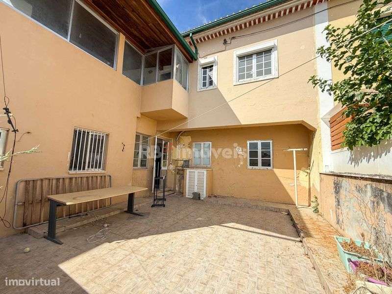 Prédio com 2 apartamentos T3, Torres Novas