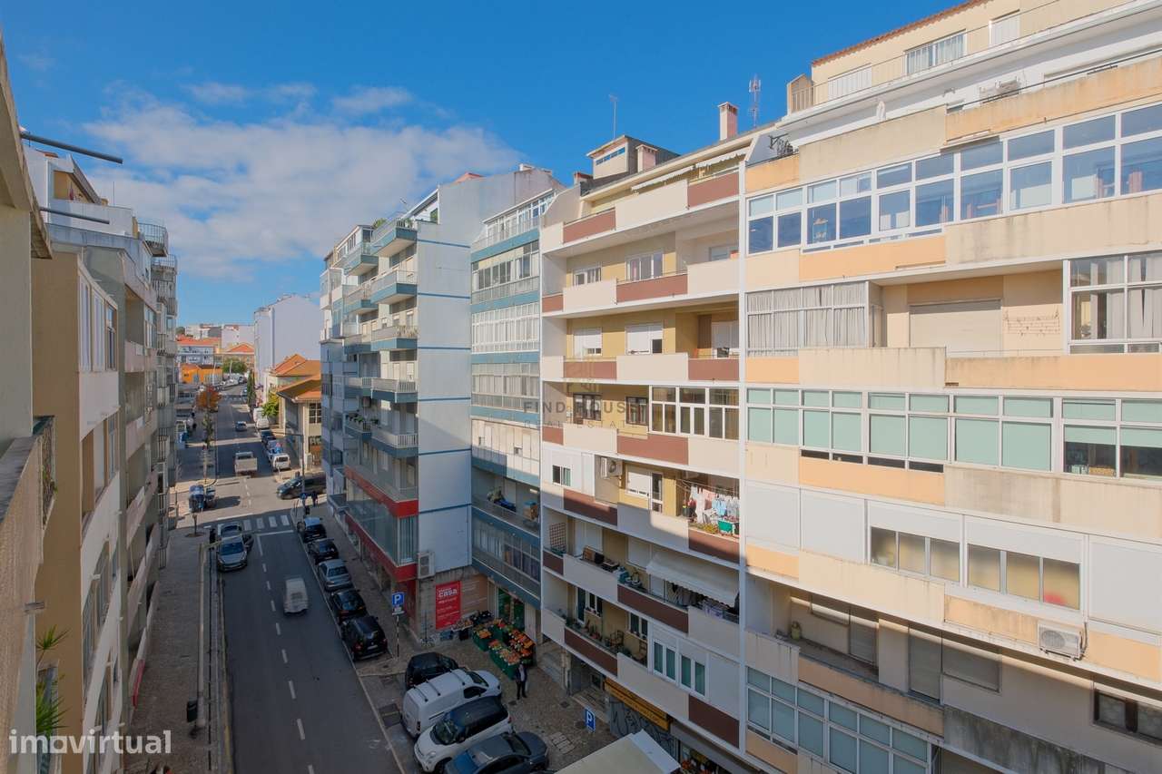 Apartamento T2 totalmente remodelado no centro de Almada-25