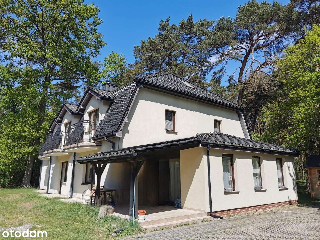 Uroczy pensjonat w lesie, blisko morza.-17