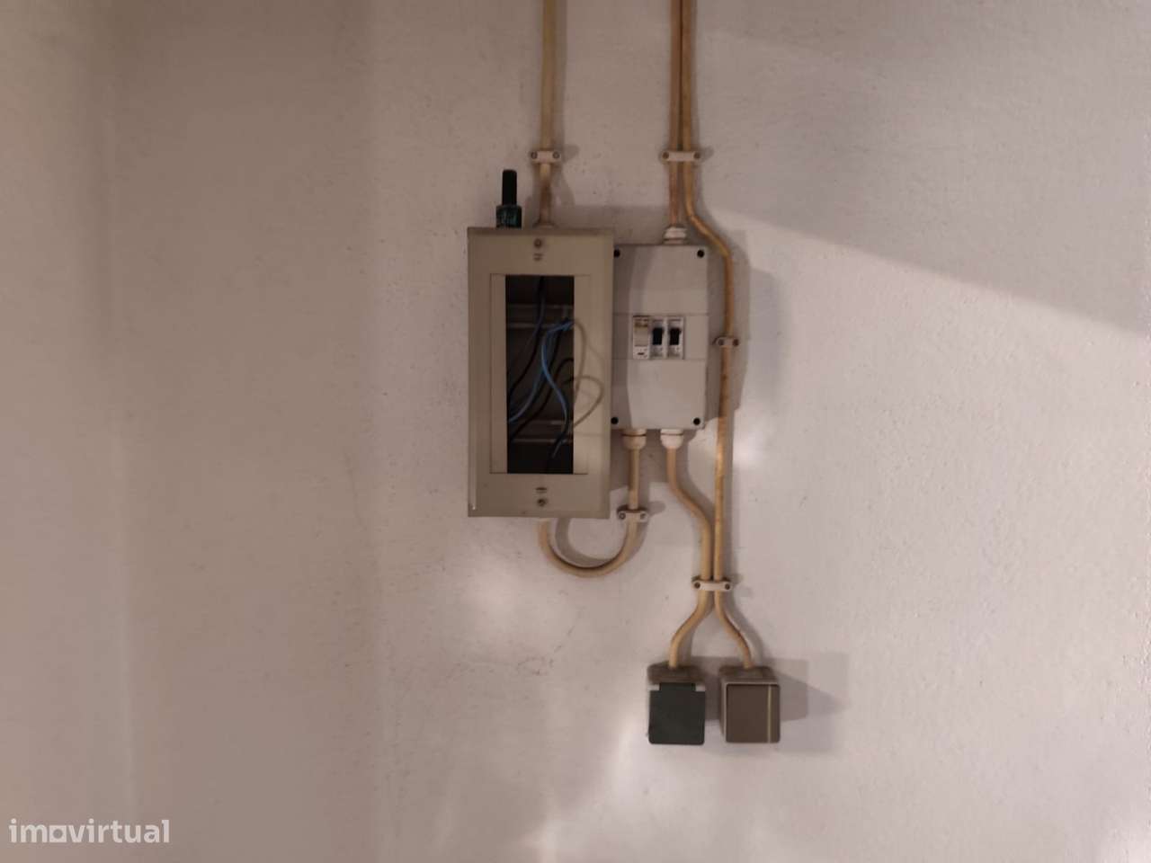 Garagem Fechada com 31 m² no Centro do Entroncamento-1
