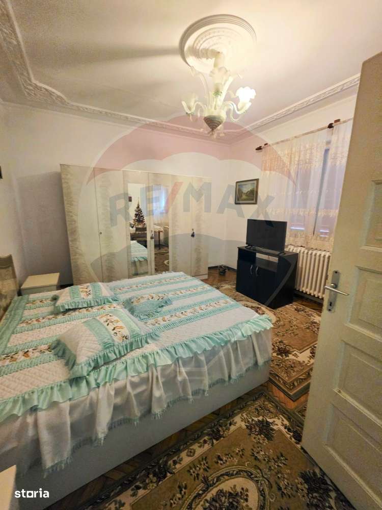 Casa cu 5 camere de vanzare in centrul orasului Talmaciu-17