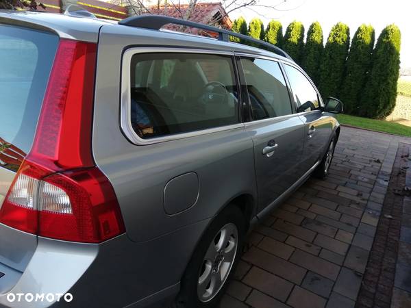 Volvo V70 D3 Geartronic Kinetic - 4