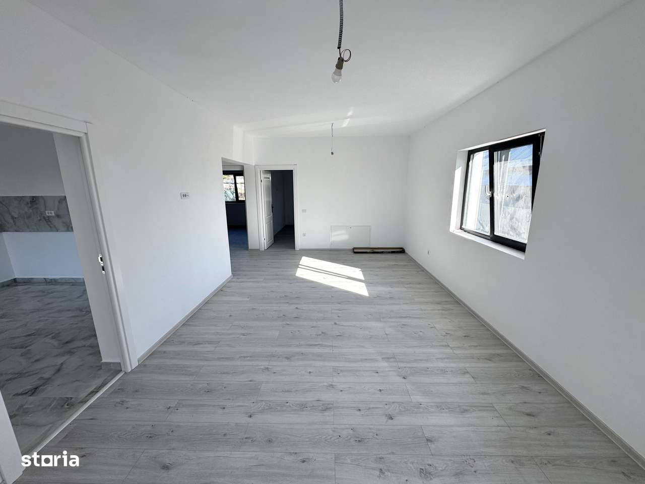 550 mp teren! CANALIZARE! ASFALT! Casa 3 camere, Horpaz - Ciurbesti - Imagine principală: 4/8
