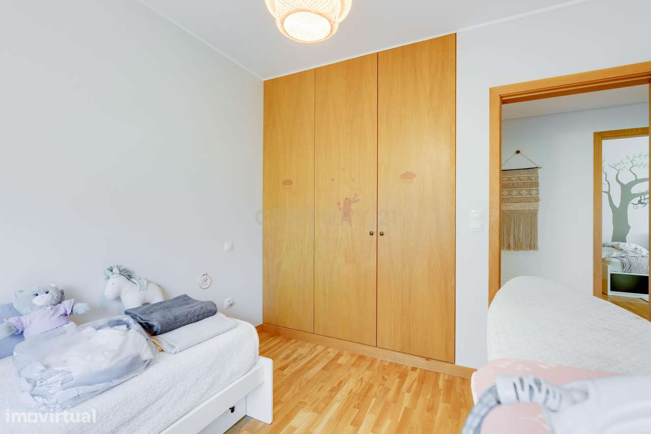 T4 com elegância e centralidade: O Seu Próximo Lar em Vila Nova de Gai-13