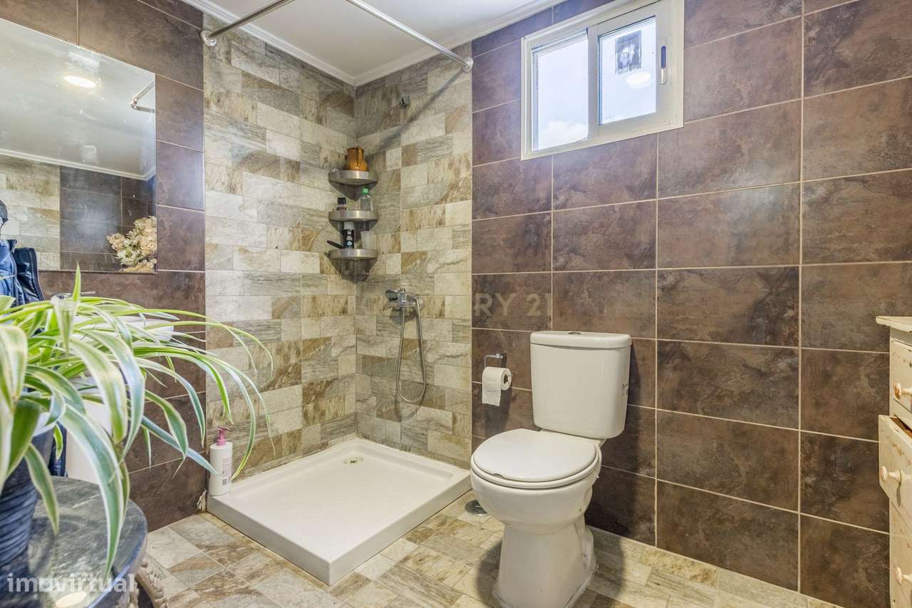 Moradia T2 com piscina e com Anexo T1 em Fernão Ferro, Seixal-21