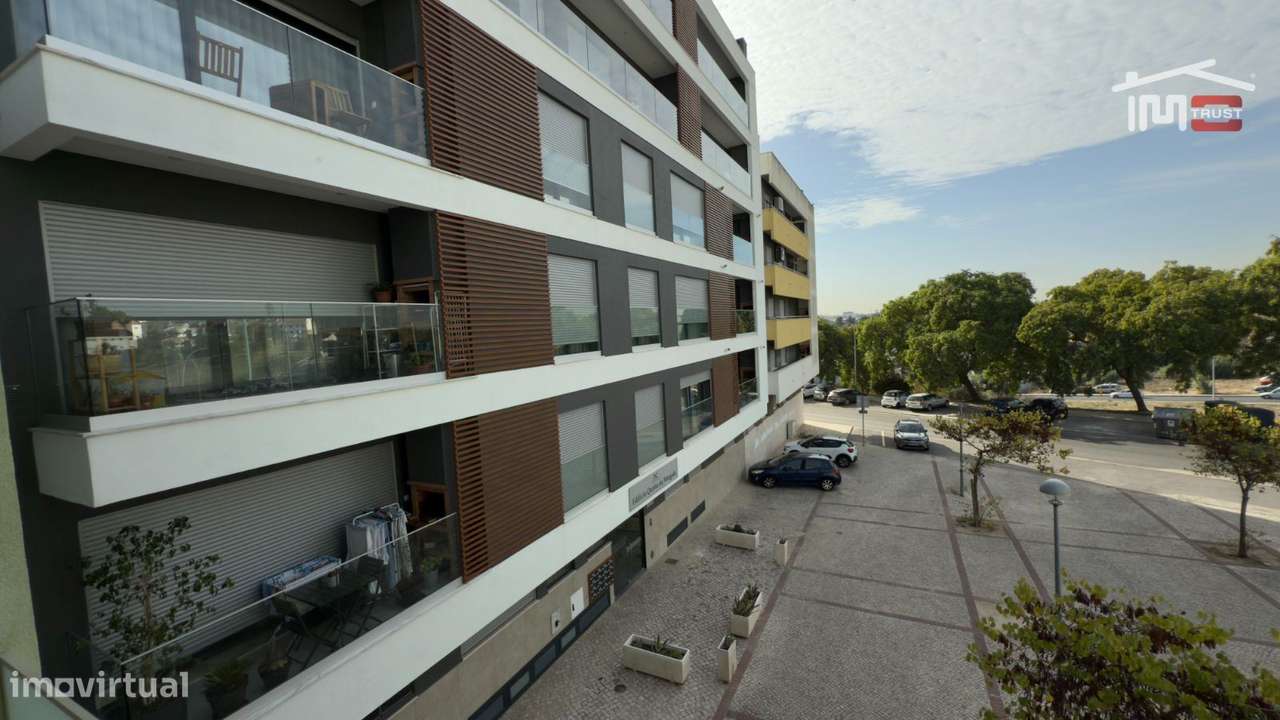 Loja 160m2 Camarate - Espaço Disponível a todas as Actividades Come...-28