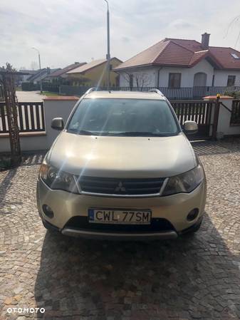 Mitsubishi Outlander 3.0 V6 XLS - 4