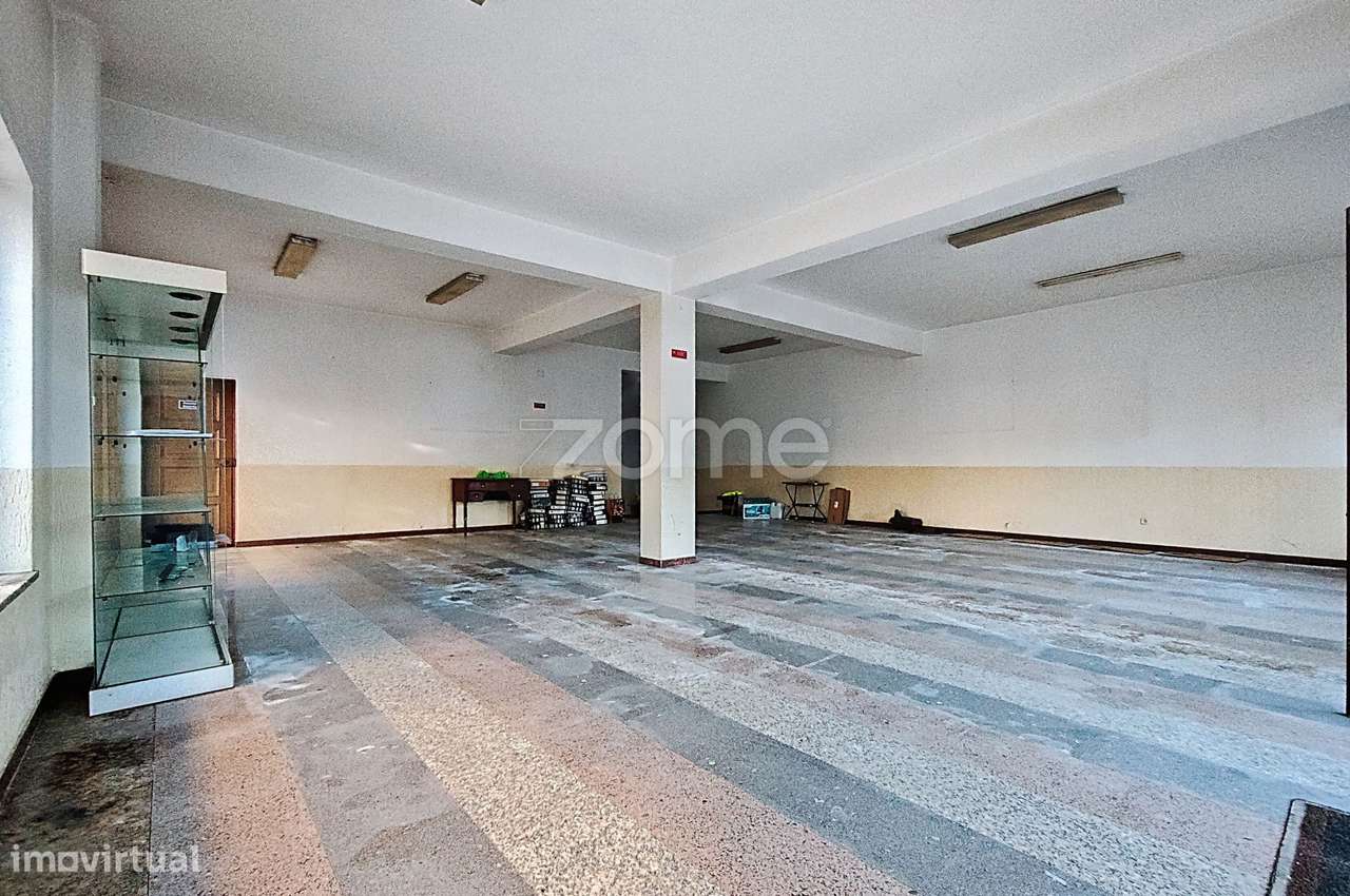 Loja no centro de São Bartolomeu de Messines com 216m2-7