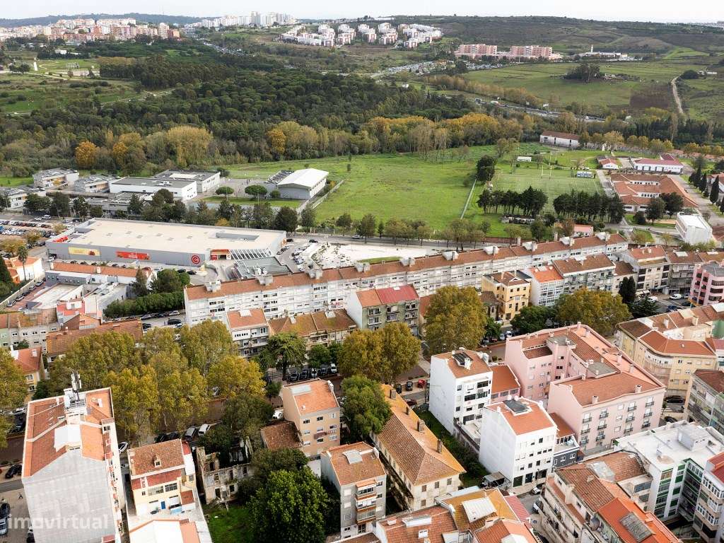 Terreno Para Construir um Prédio Novo em Pleno Coração de Queluz - Grande imagem: 4/6