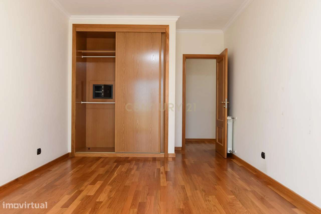 Apartamento T2 com Vista Mar, 2 lugares de garagem na Parede, Cascais-12