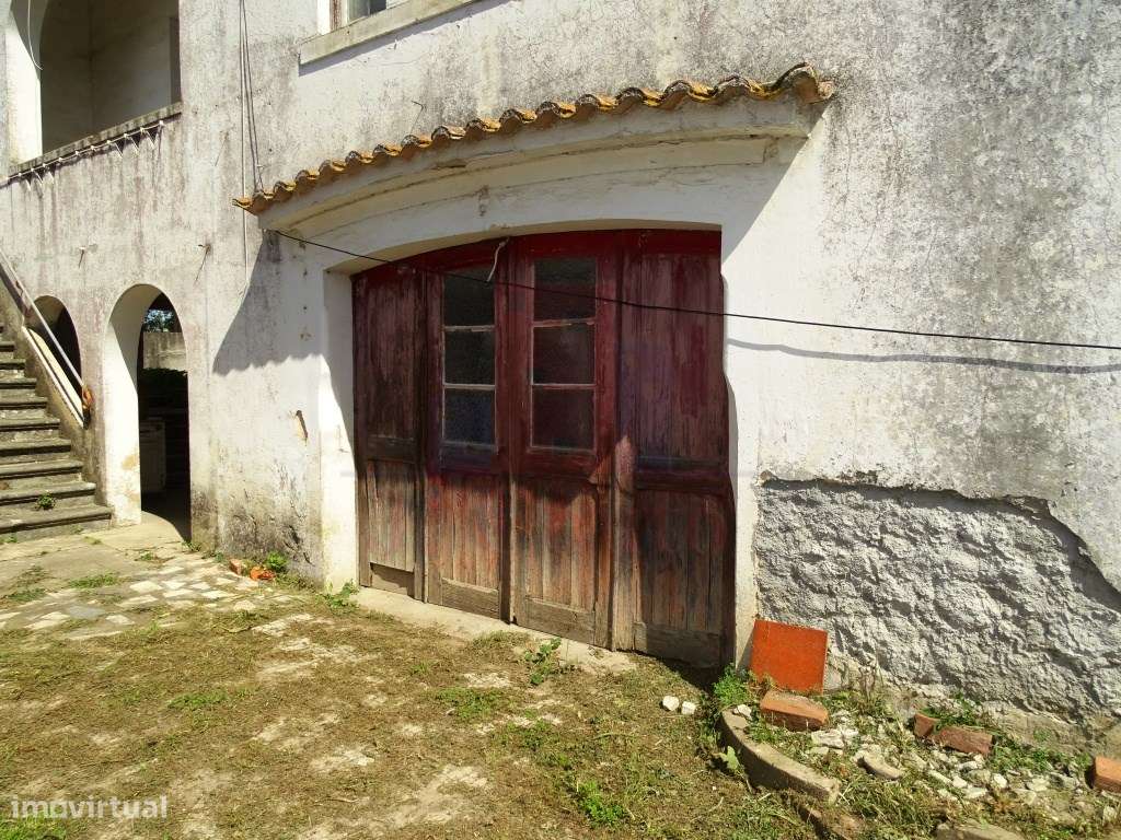 Prédio com 3 pisos por Recuperar - Grande imagem: 5/44