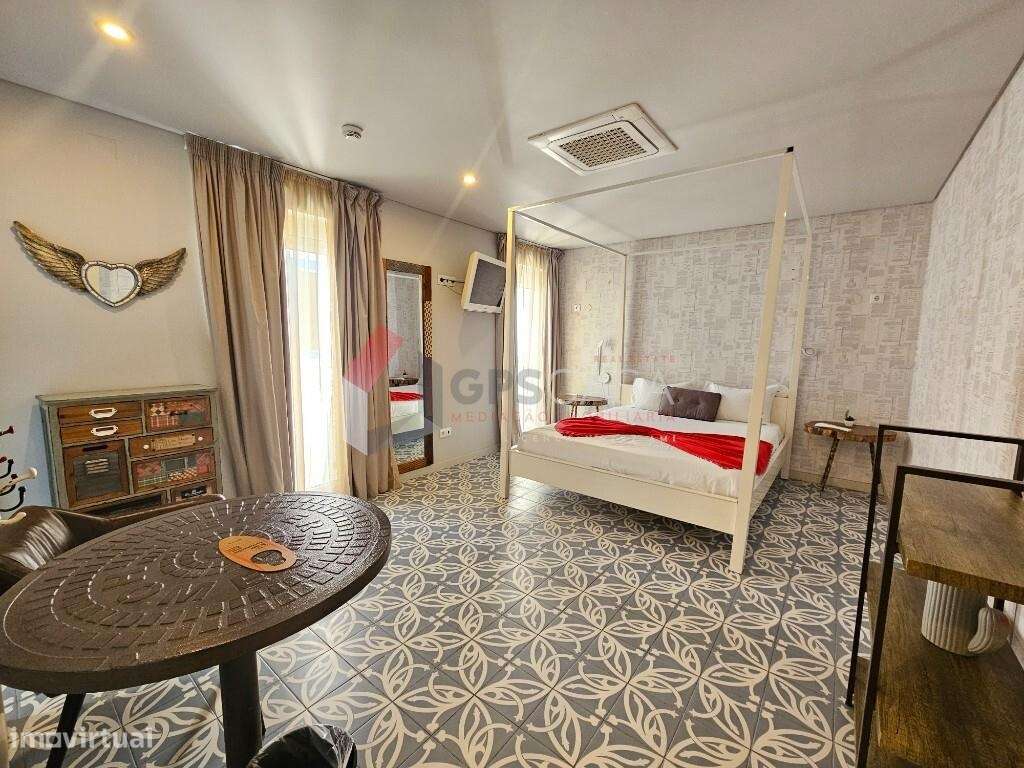 Hostel à Venda no Centro da Praia da Vitória!-20