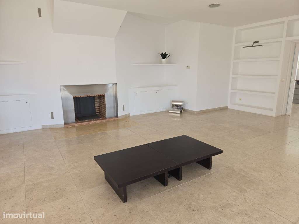 Moradia T5 com Terraço e Piscina-26