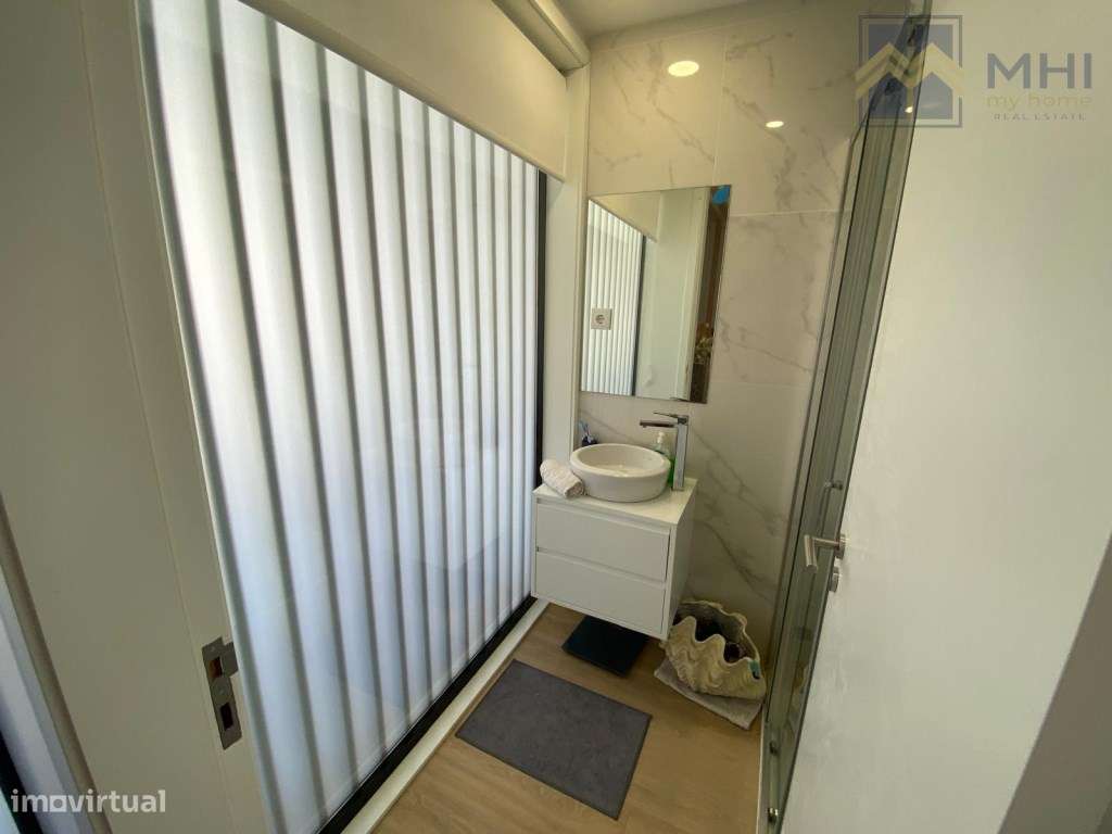 Excelente moradia Bifamiliar T3, a 100 metros da praia em Canidelo-11