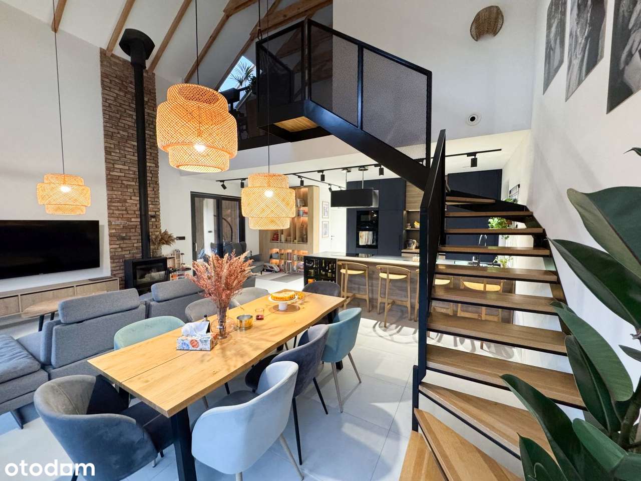 Wyjątkowy i nowoczesny dom samowytarczalny z antresolą, Lusówko-4