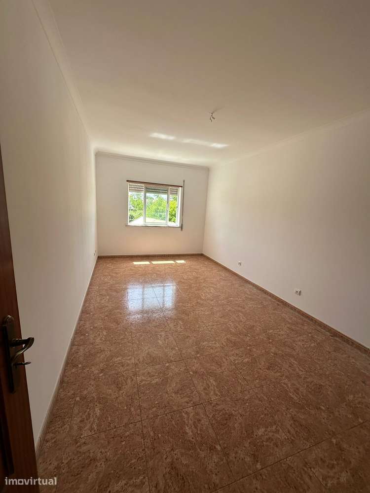 Apartamento T3 com Parqueamento Centro de Benavente-15