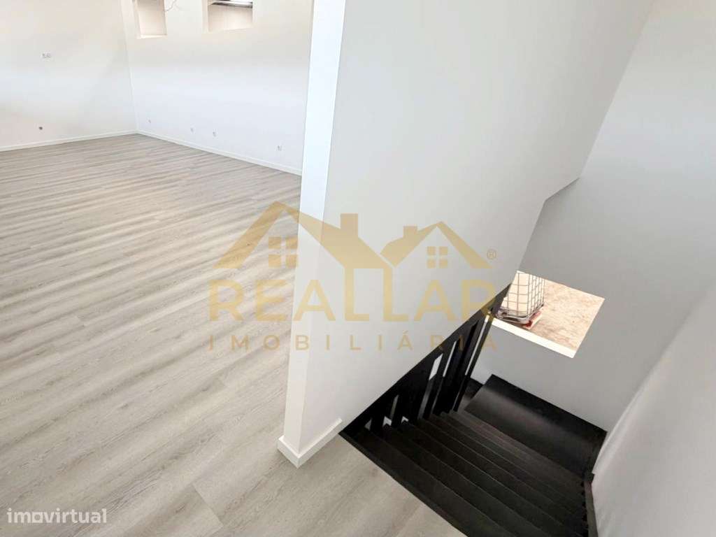 Pavilhão Industrial de 1.200 m² em Barcelos - Potência de 200 kVA e...-12