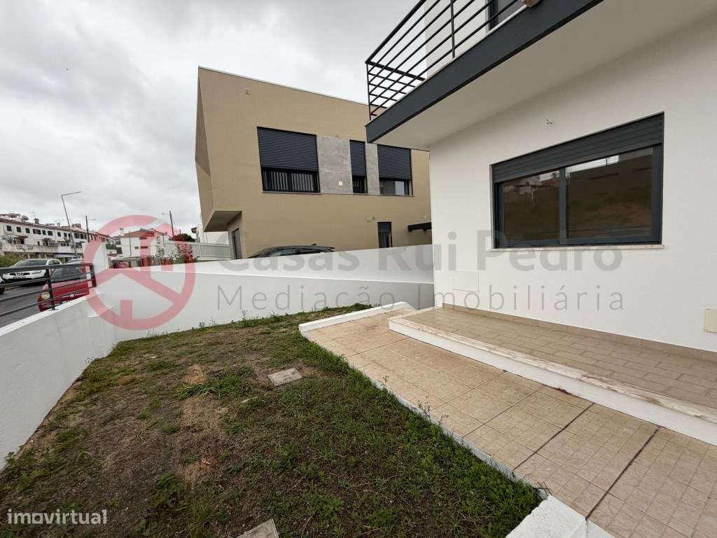 Moradia T5 remodelada no Feijó, Almada-8