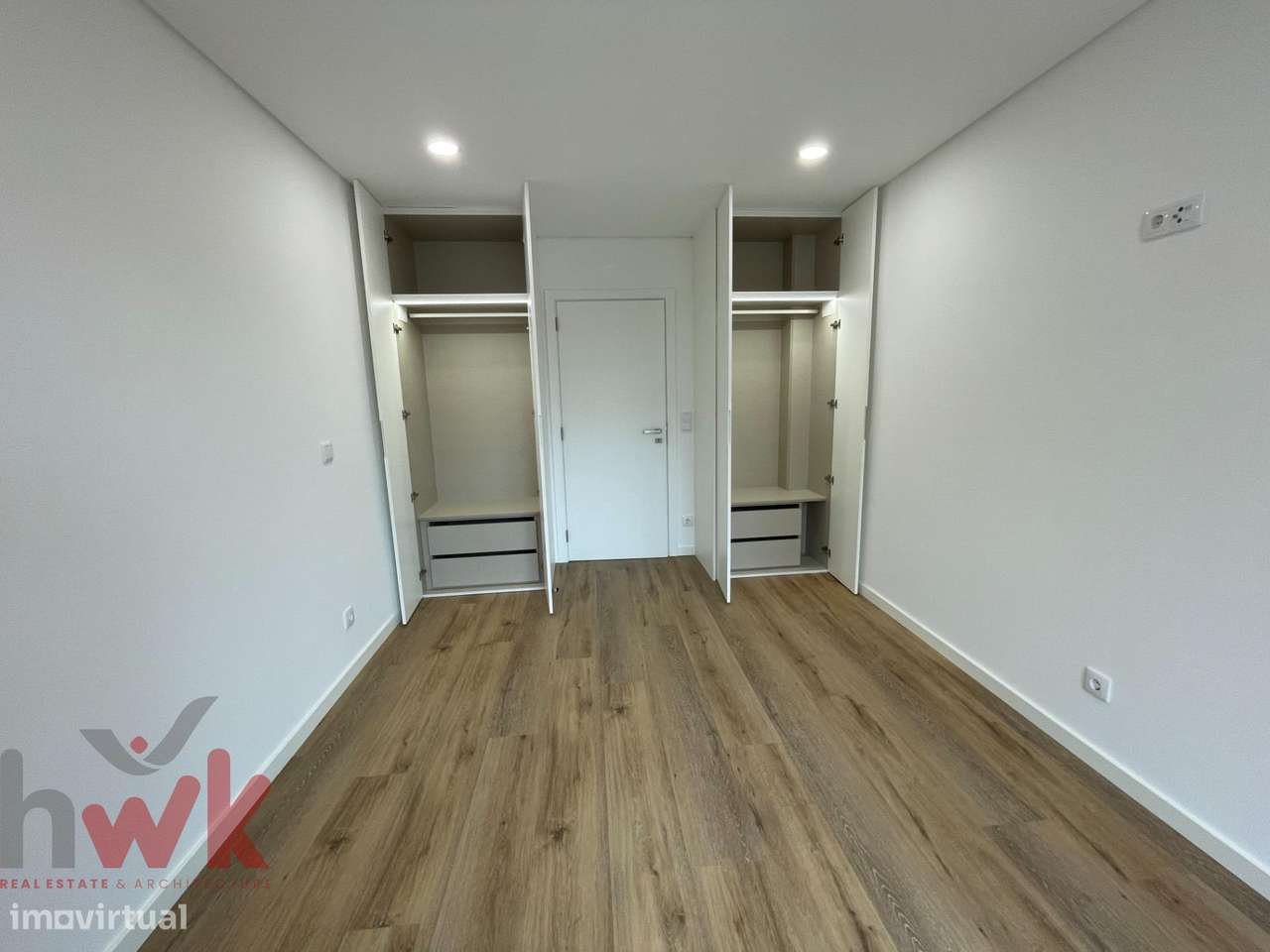 Apartamento T2 com 2 Suítes, Terraço e Garagem Box-13