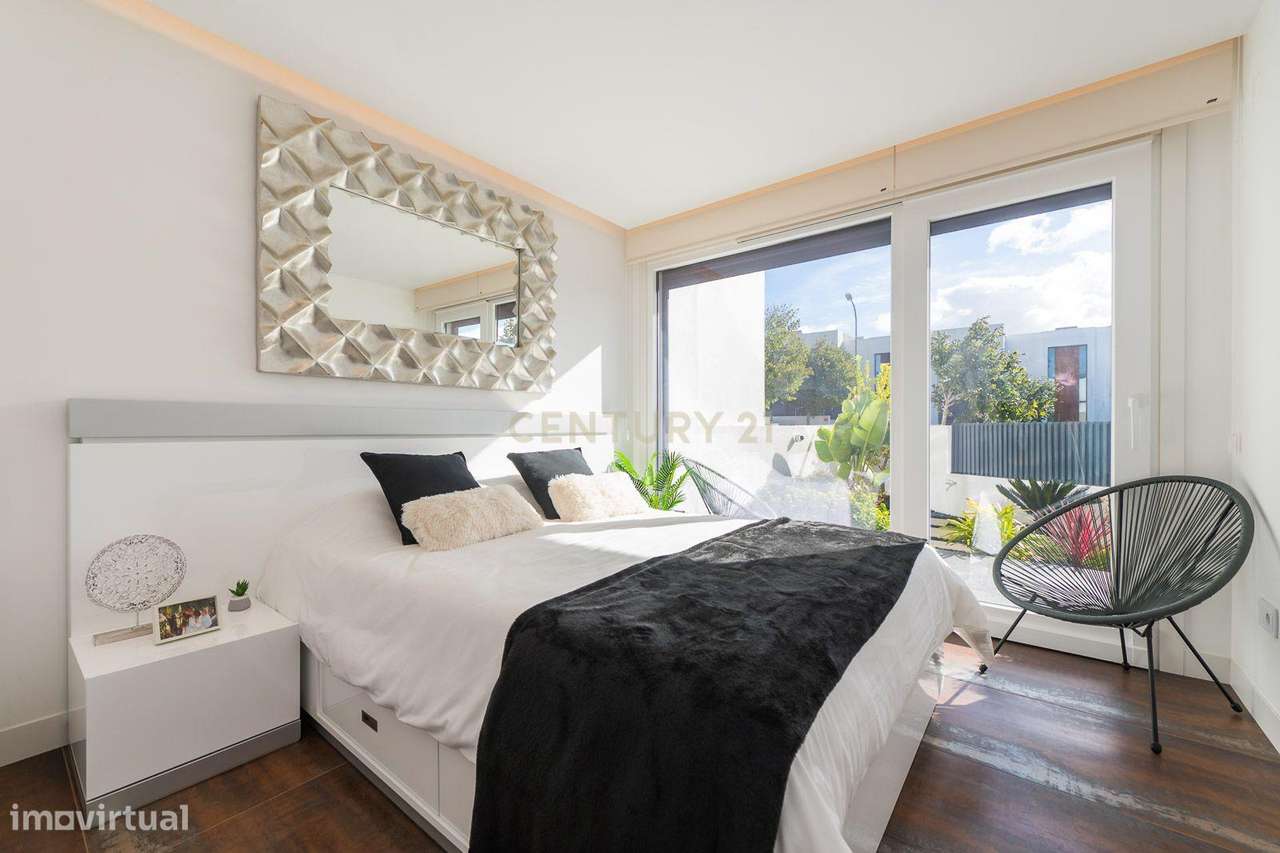 Excelente moradia geminada V4 em Urbanização nova na zona de Albarraqu-30