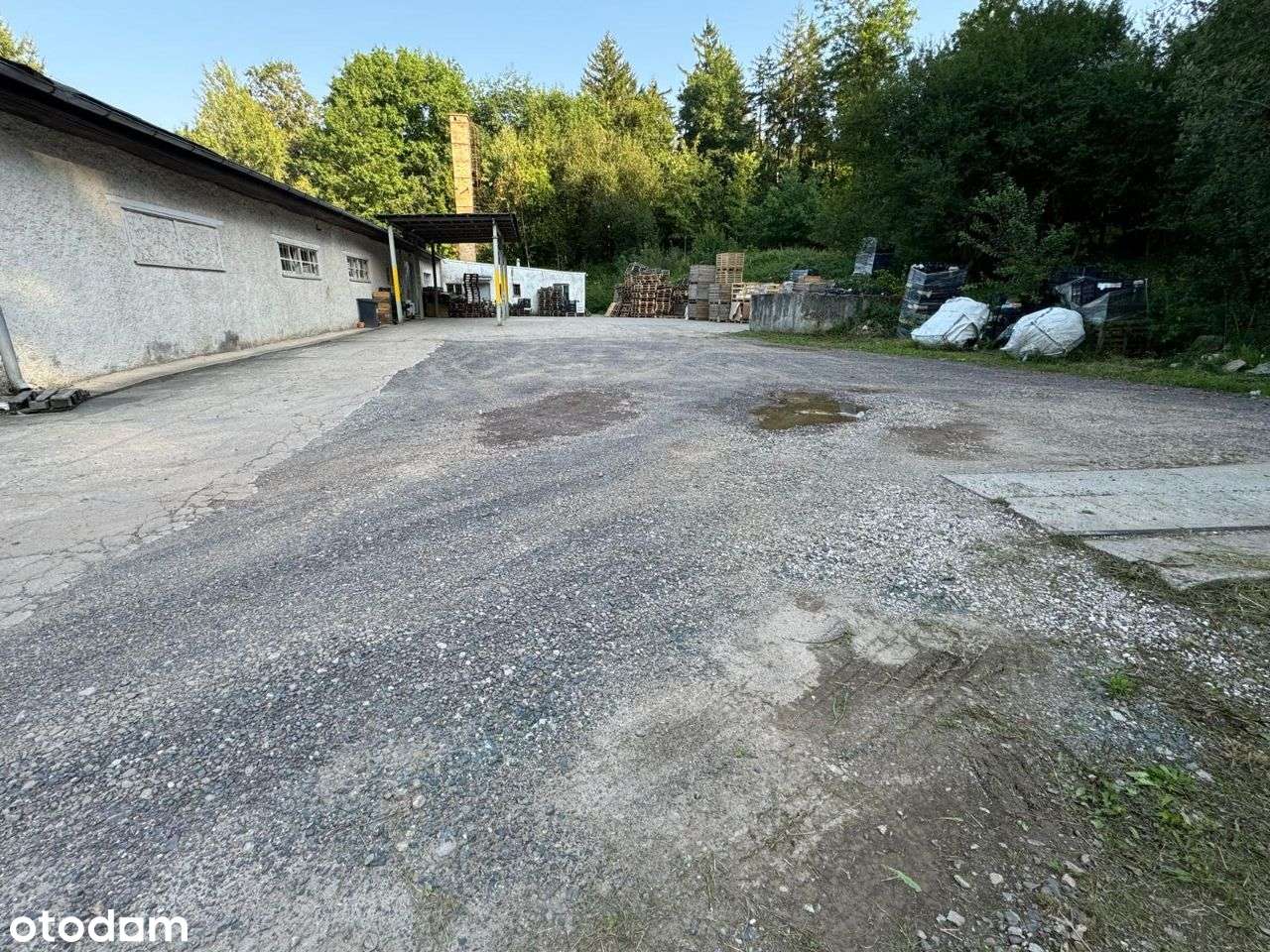 Hala z chłodniami w przemysłowej części miasta - Pełny obrazek: 4/10