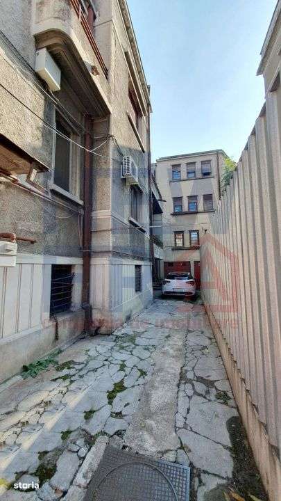 Proprietate deosebita intr-o casa interbelica, de vanzare in zona Unir - Imagine principală: 2/13