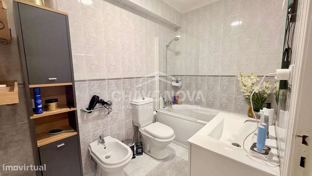 T2 c/ Garagem Box em Canelas-16