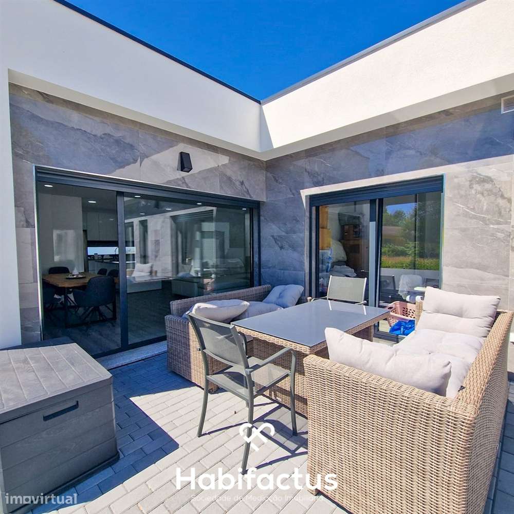 Moradia Isolada T3 à venda Moderna com Piscina aquecida e Churrasqueir-8