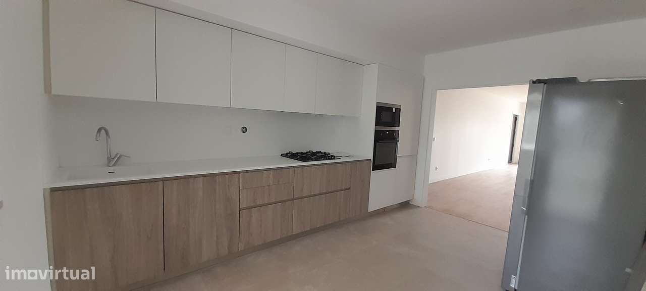 Viva perto do mar em Paço de Arcos: T3 novo com pátio e garagem-10