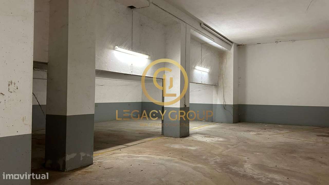 Parqueamento com 787m² situado no centro de Carvoeiro -  Lagoa-32